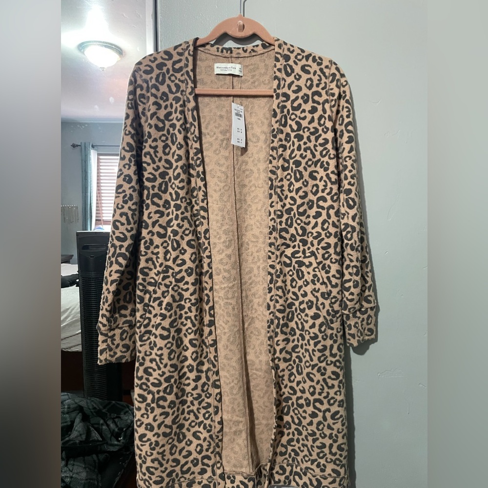 NWT X-Small Abercrombie & Fitch women’s animal print duster/cardigan